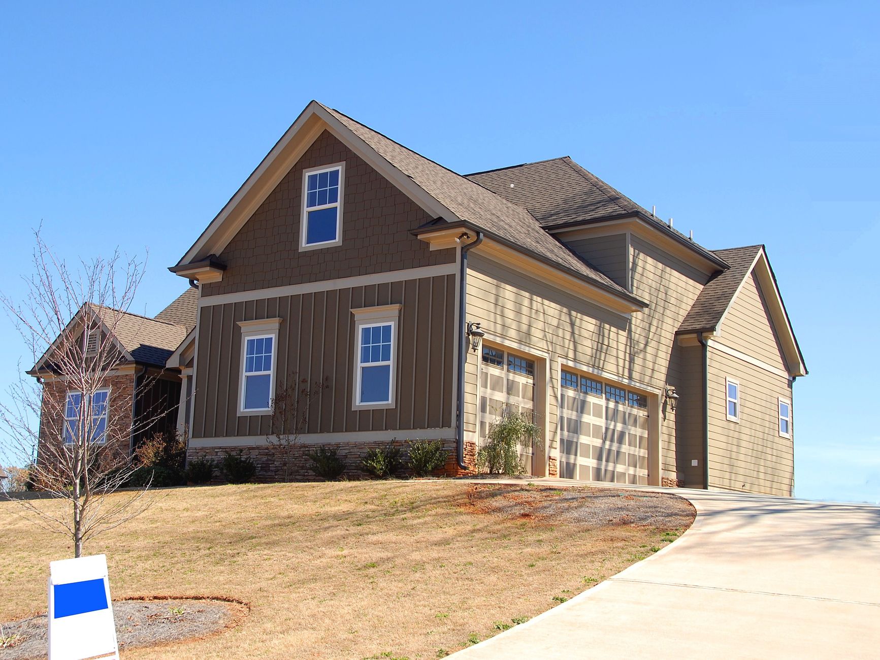 Clean seamless gutters and fresh shingle roof on a two-story Utah home